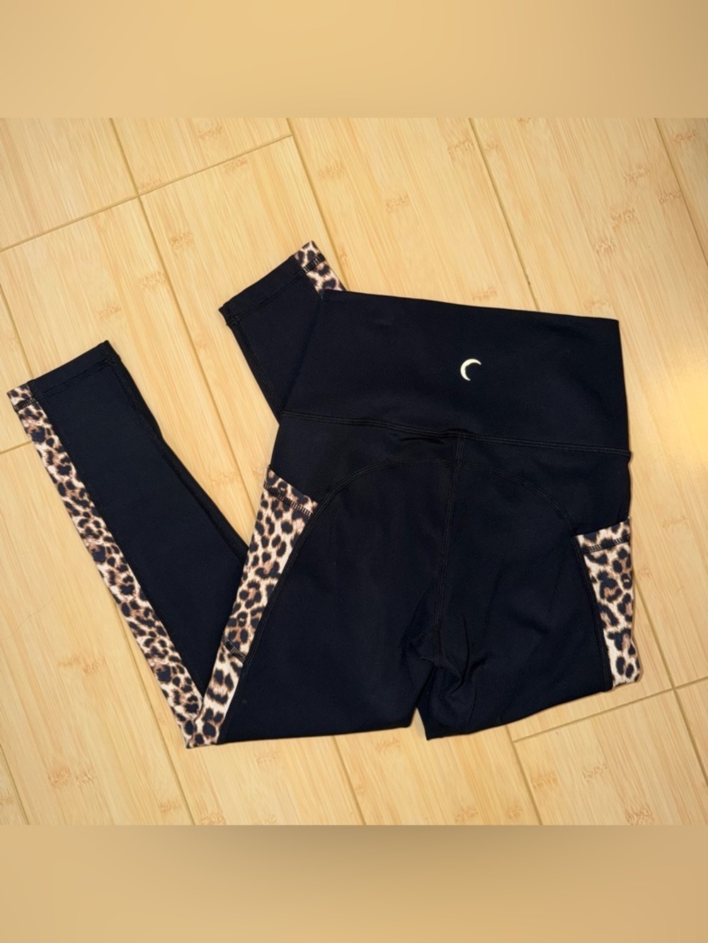 🌸SALE🌸ZYIA brilliant high rise capris black leopard - Picture 1 of 3